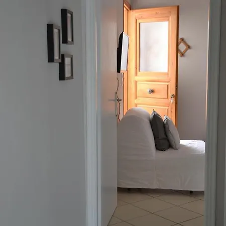 Hibiscus House In Traditional Settlement Of Parikia Parikia (Paros)