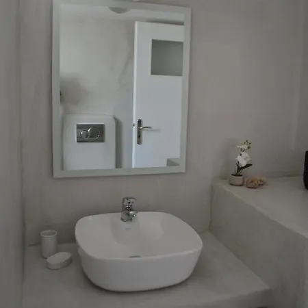 Hibiscus House In Traditional Settlement Of Parikia