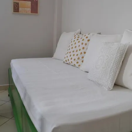 Hibiscus House In Traditional Settlement Of Parikia * Páros