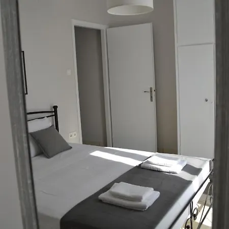 Hibiscus House In Traditional Settlement Of Parikia