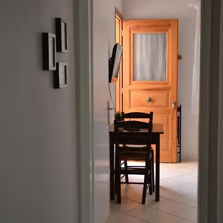 Hibiscus House In Traditional Settlement Of Parikia Apartmán