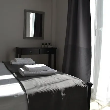 Hibiscus House In Traditional Settlement Of Parikia