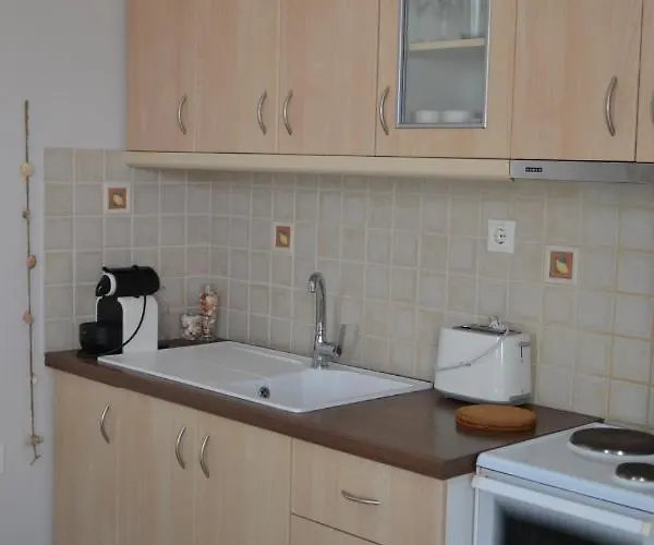 Hibiscus House In Traditional Settlement Of Parikia