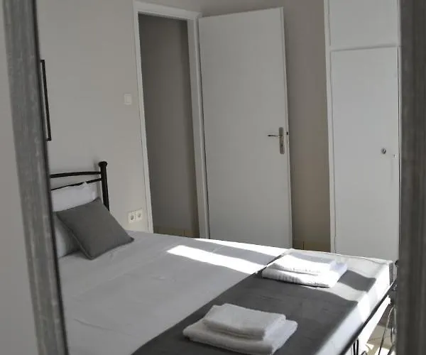 Hibiscus House In Traditional Settlement Of Parikia