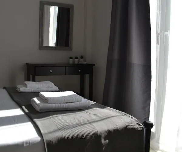 Hibiscus House In Traditional Settlement Of Parikia